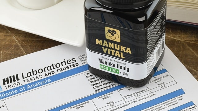 Manuka Vital Honig MGO 300+ auf einem MGO-Zertifikat