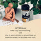 Steens Manuka Honig MGO 263+ auf dem Tisch vor einer Pflanze